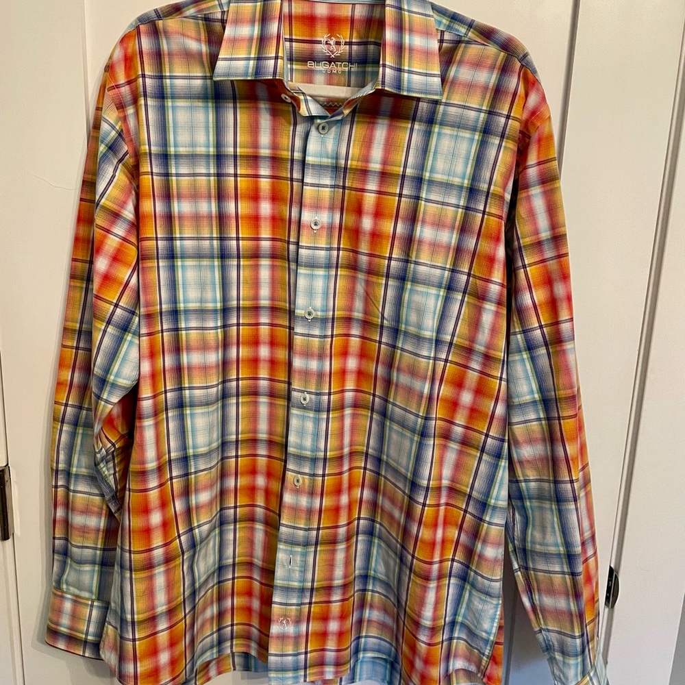 Bugatchi Uomo dress shirt size XL. Like new condition.